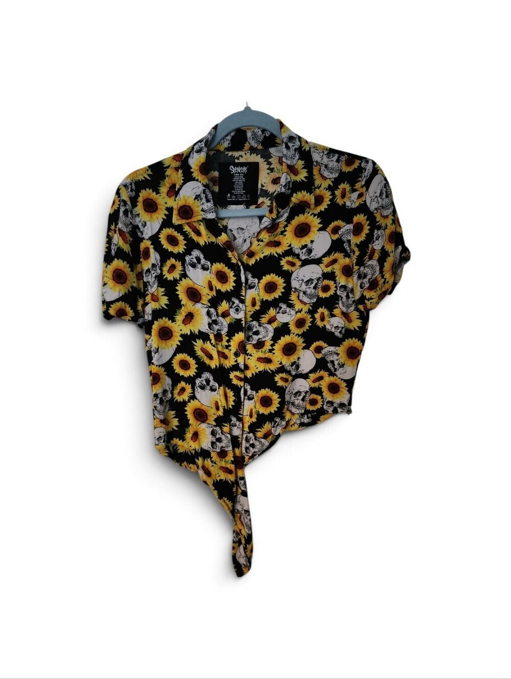 203. Spencers Women's Sunflower Skulls Patterned Black Button Up Short Sleeves
